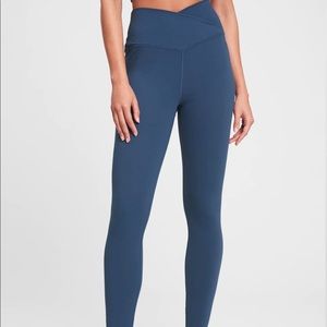 GapFit Sky High Cross-Waistband Studio Leggings